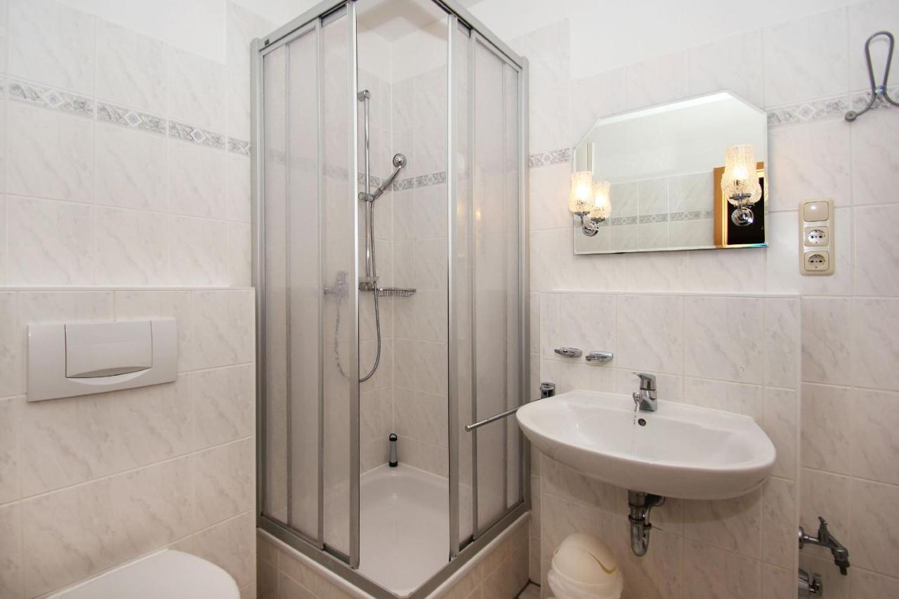Balkon, Gratis Nutzung Vom Ahoi Erlebnisbad Und Sauna In Sellin - Villa Karola Fewo 09 Goehren  Exterior foto