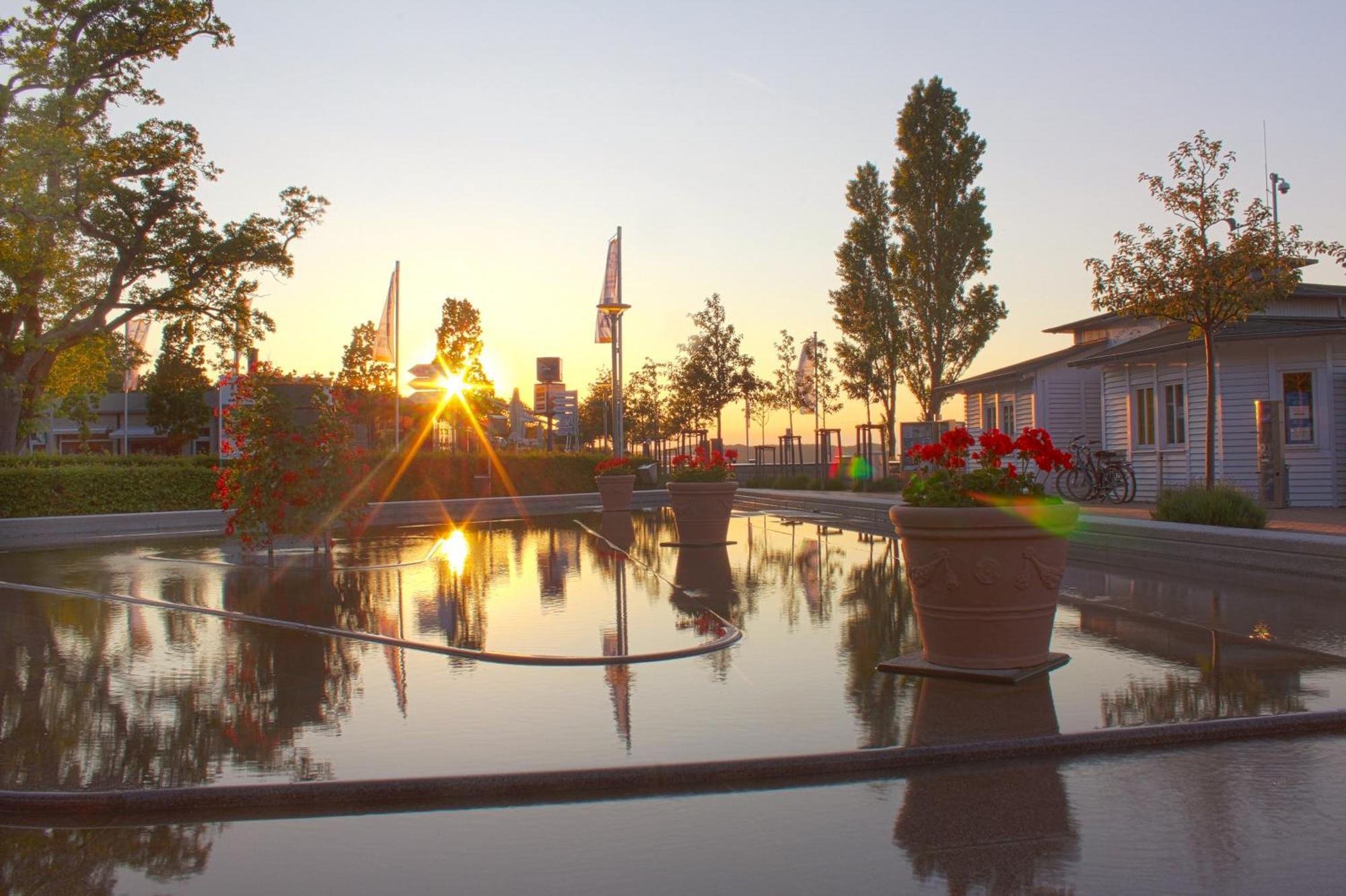 Balkon, Gratis Nutzung Vom Ahoi Erlebnisbad Und Sauna In Sellin - Villa Karola Fewo 09 Goehren  Exterior foto